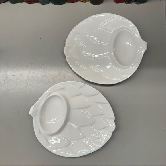 Vintage White Ceramic artichoke Plates - Picture 1 of 8
